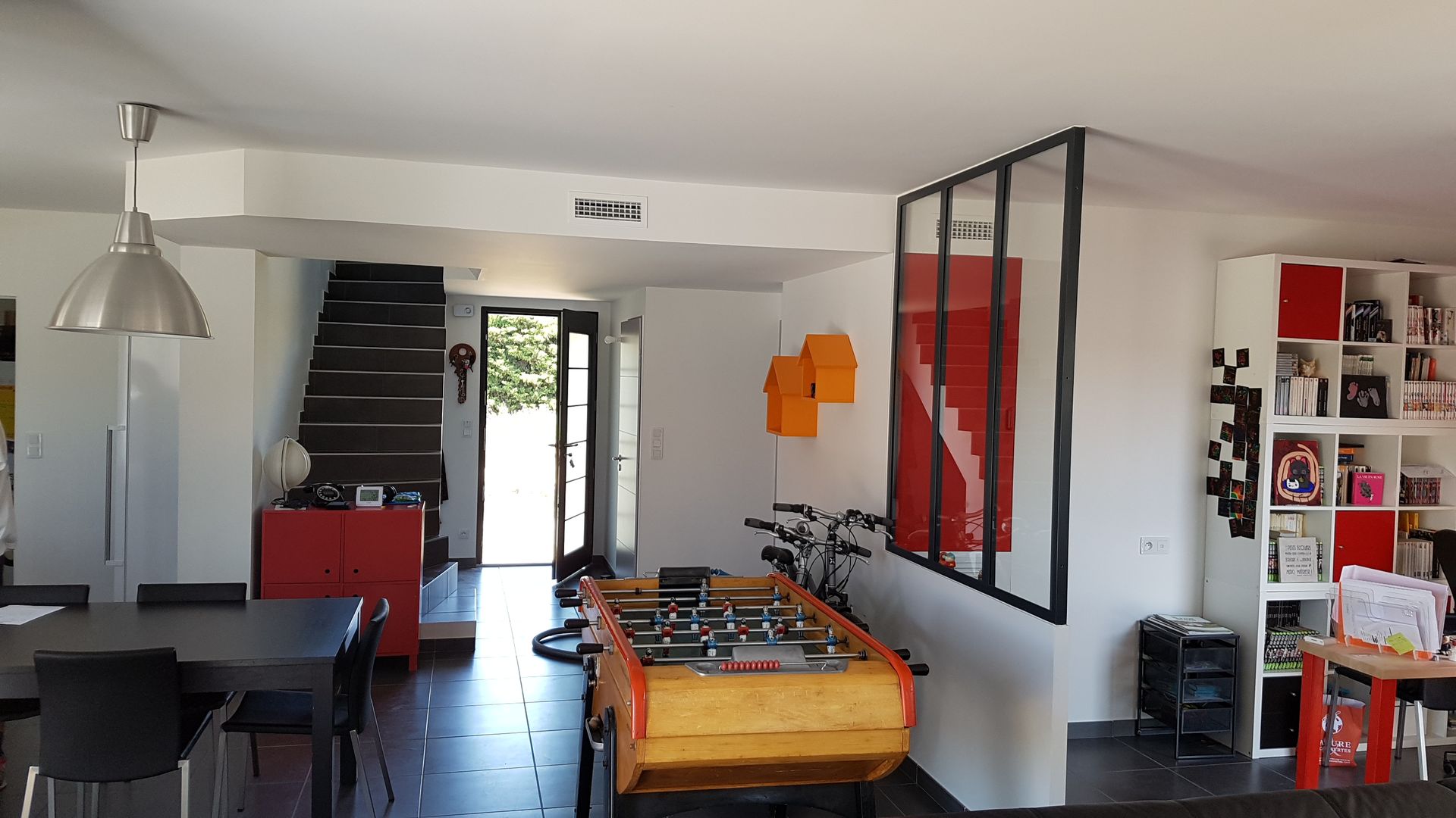 Système Ribo dans un séjour avec table de salon