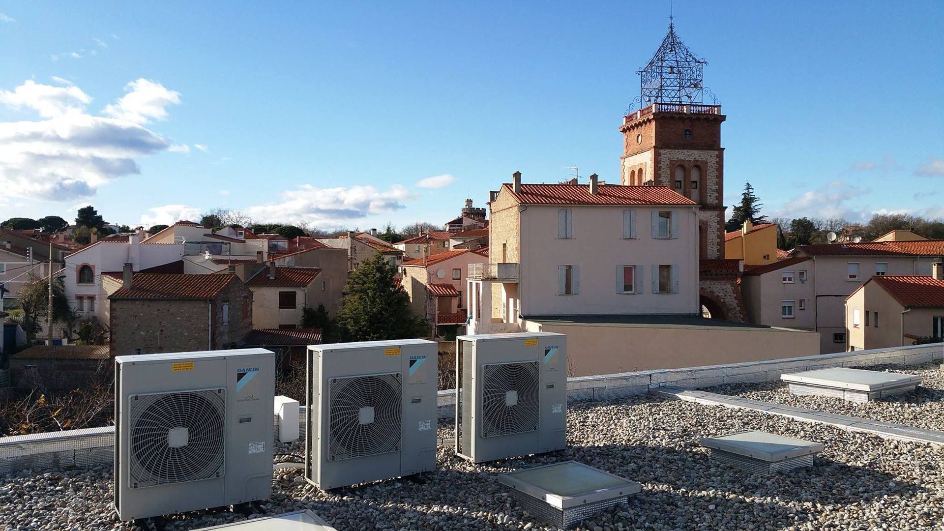 Unité extérieure Daikin sur un toit