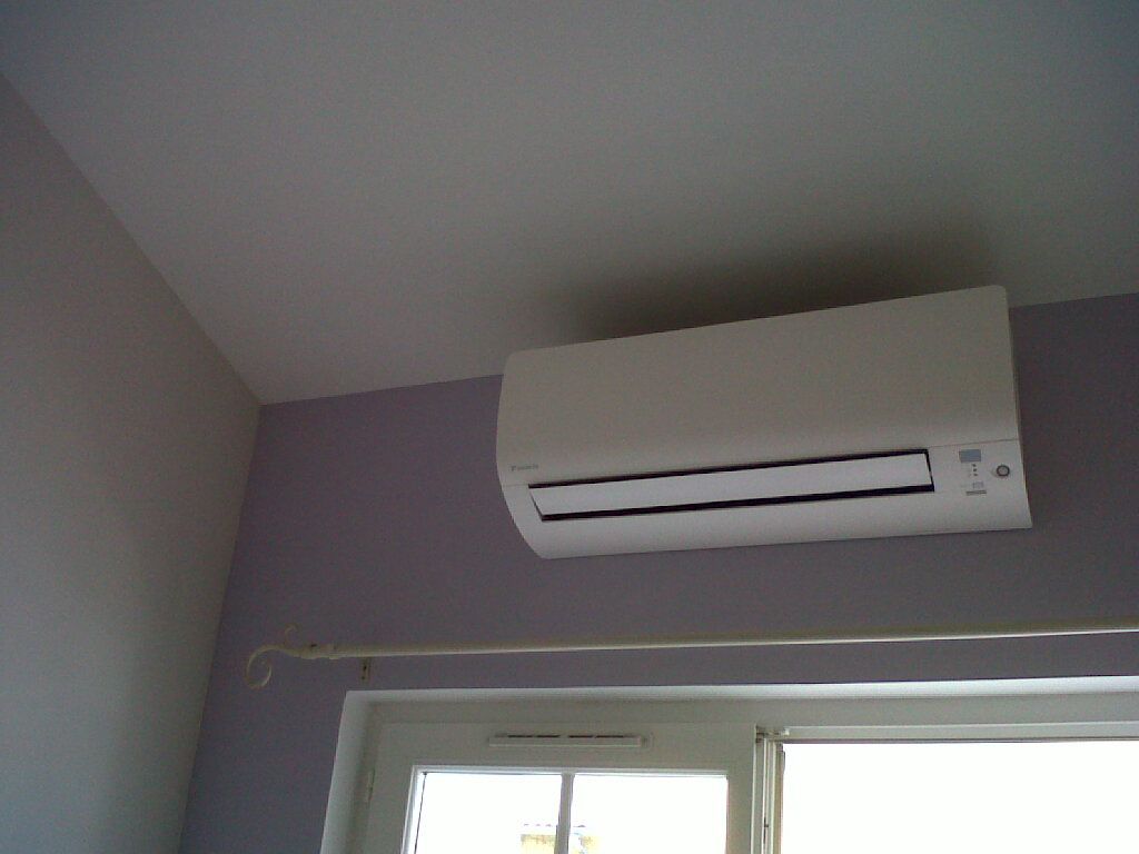 Climatiseur Daikin au mur