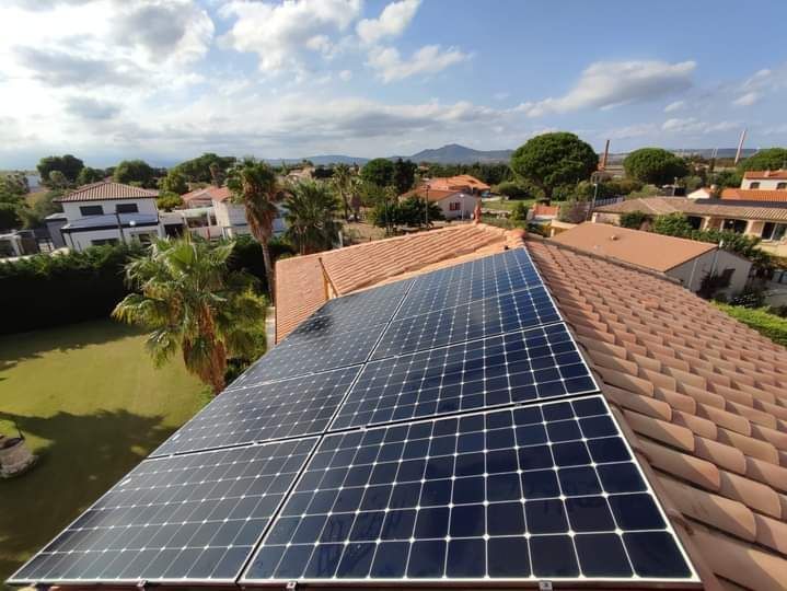 Panneau solaire sur toit plat