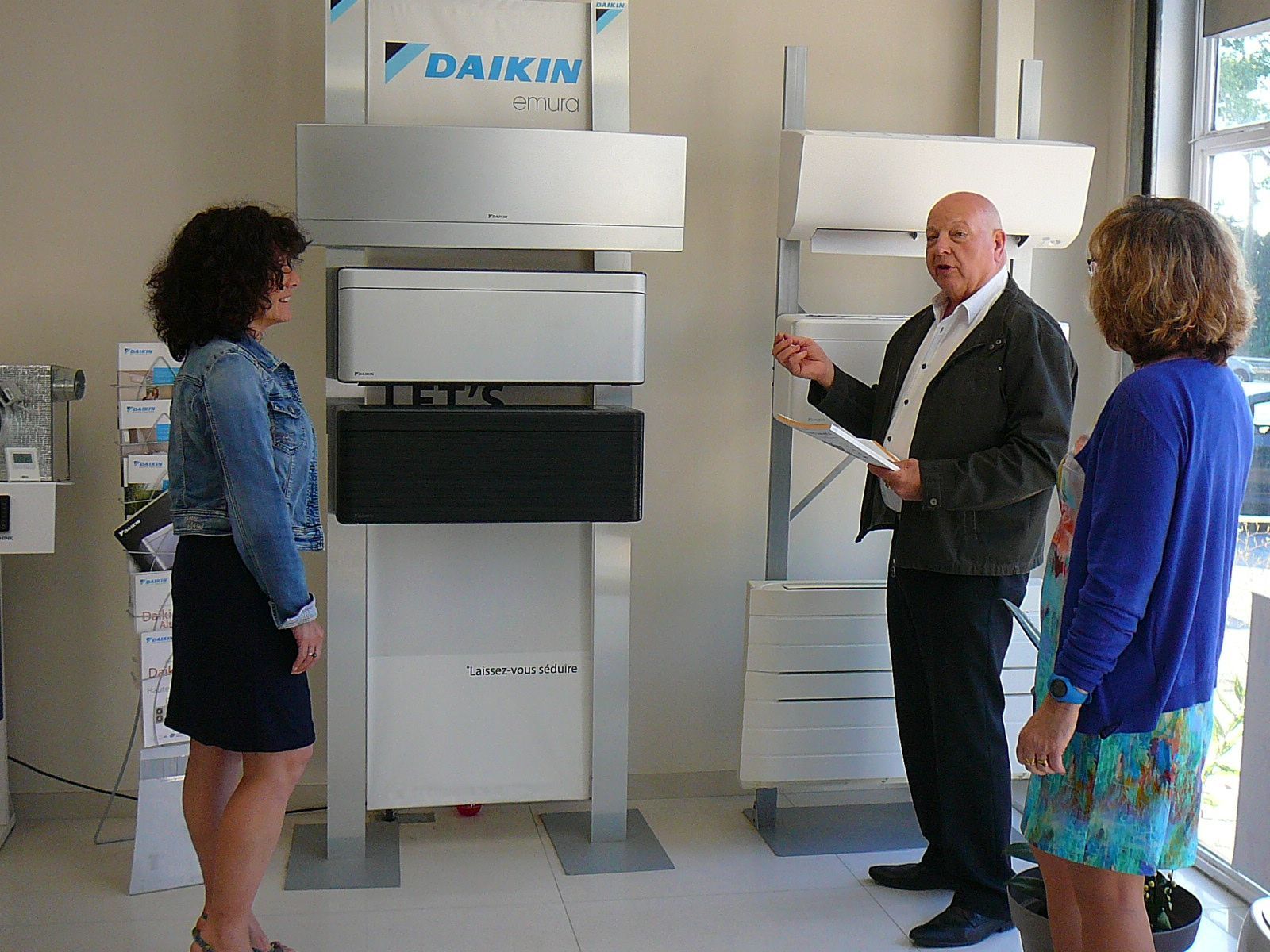 Commercial d'Ecom Conseil qui parle à son équipe