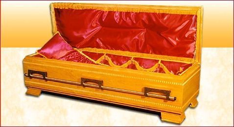 Bestattungen Torsten Gaumert Sarg Holz roter Innensamt