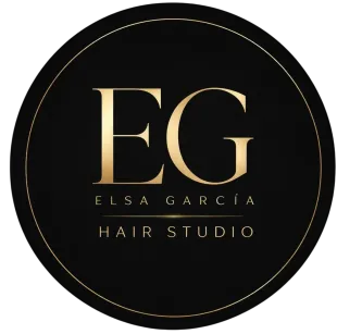 Un logotipo circular negro con un borde dorado que presenta las letras doradas "EG".