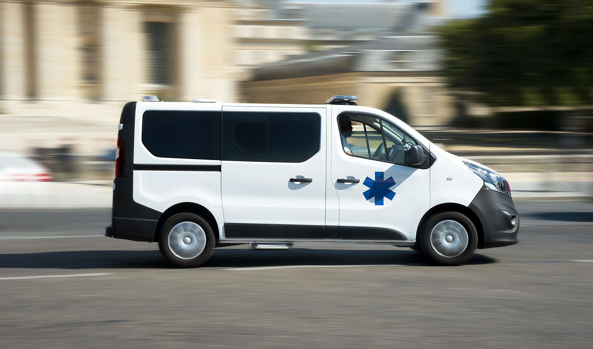 Le côté droit d'une ambulance