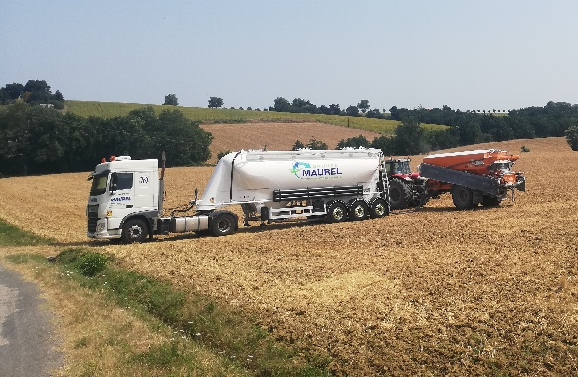 Camion citerne pulvérulente  du groupe Maurel Transport