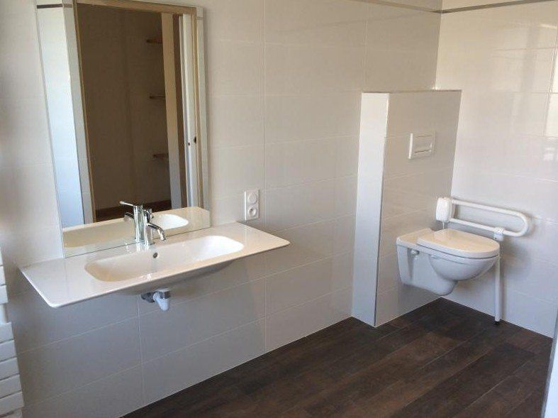 Salle de bain adaptée PMR