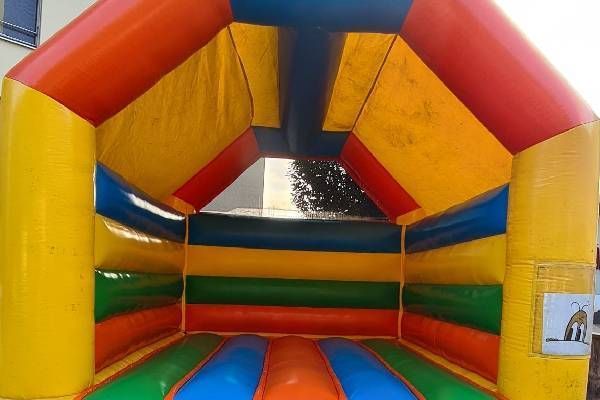 Recycling TAXI GmbH – Hüpfburg