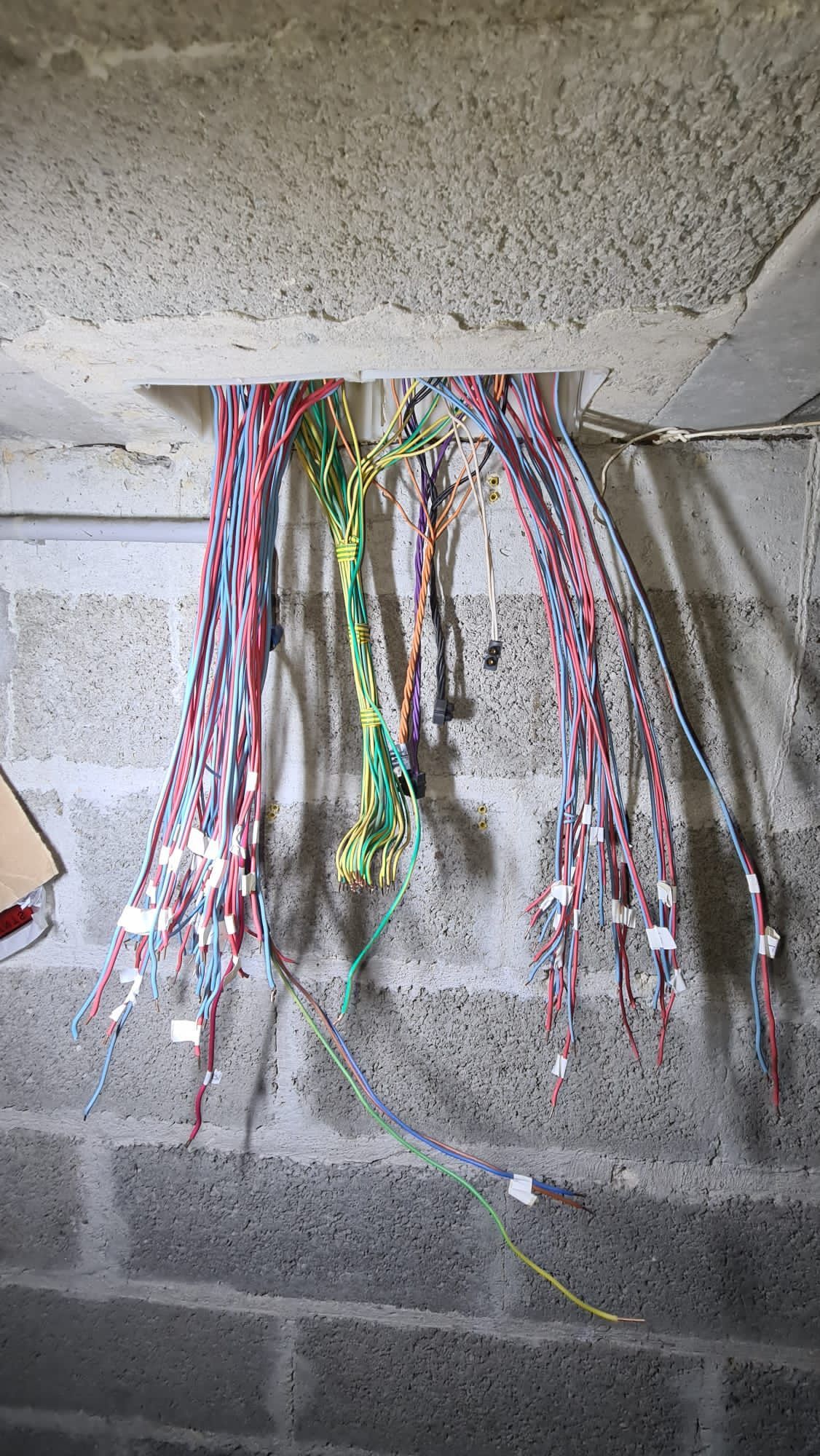 De nouveaux luminaires dans les parties communes d'une résidence