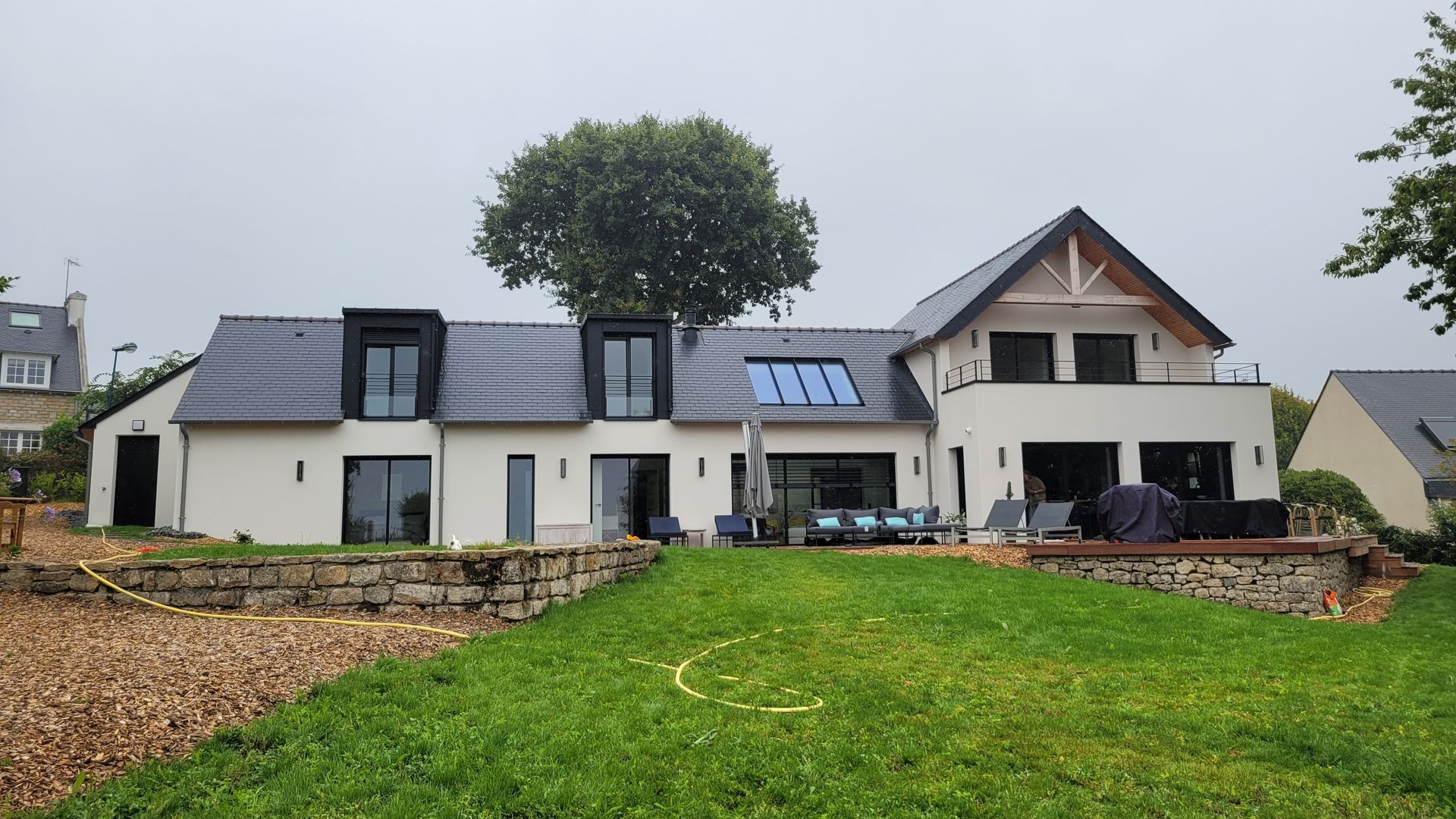 Fin de construction d'une maison individuelle avec étage