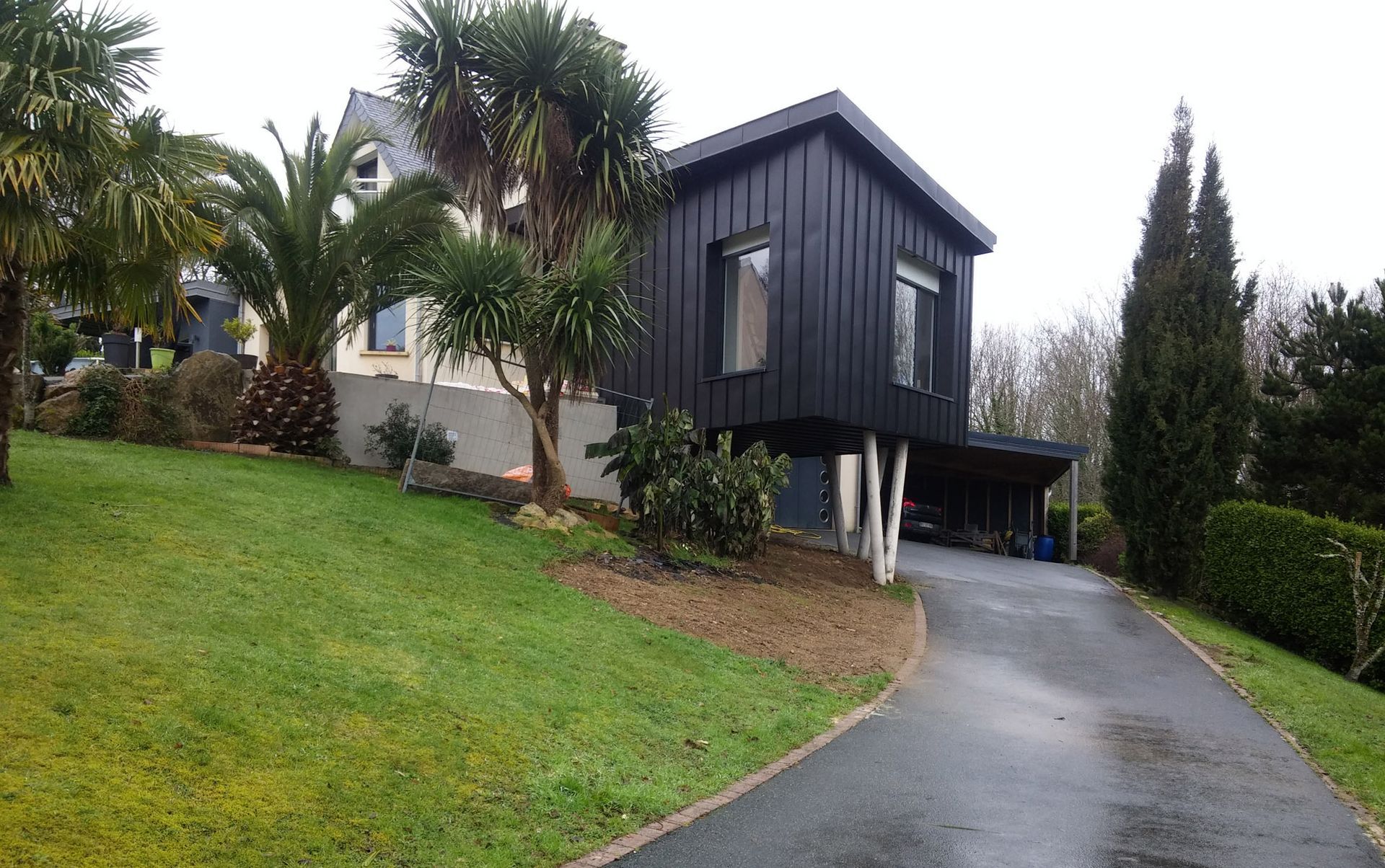 Extension surélevée rattachée à une maison