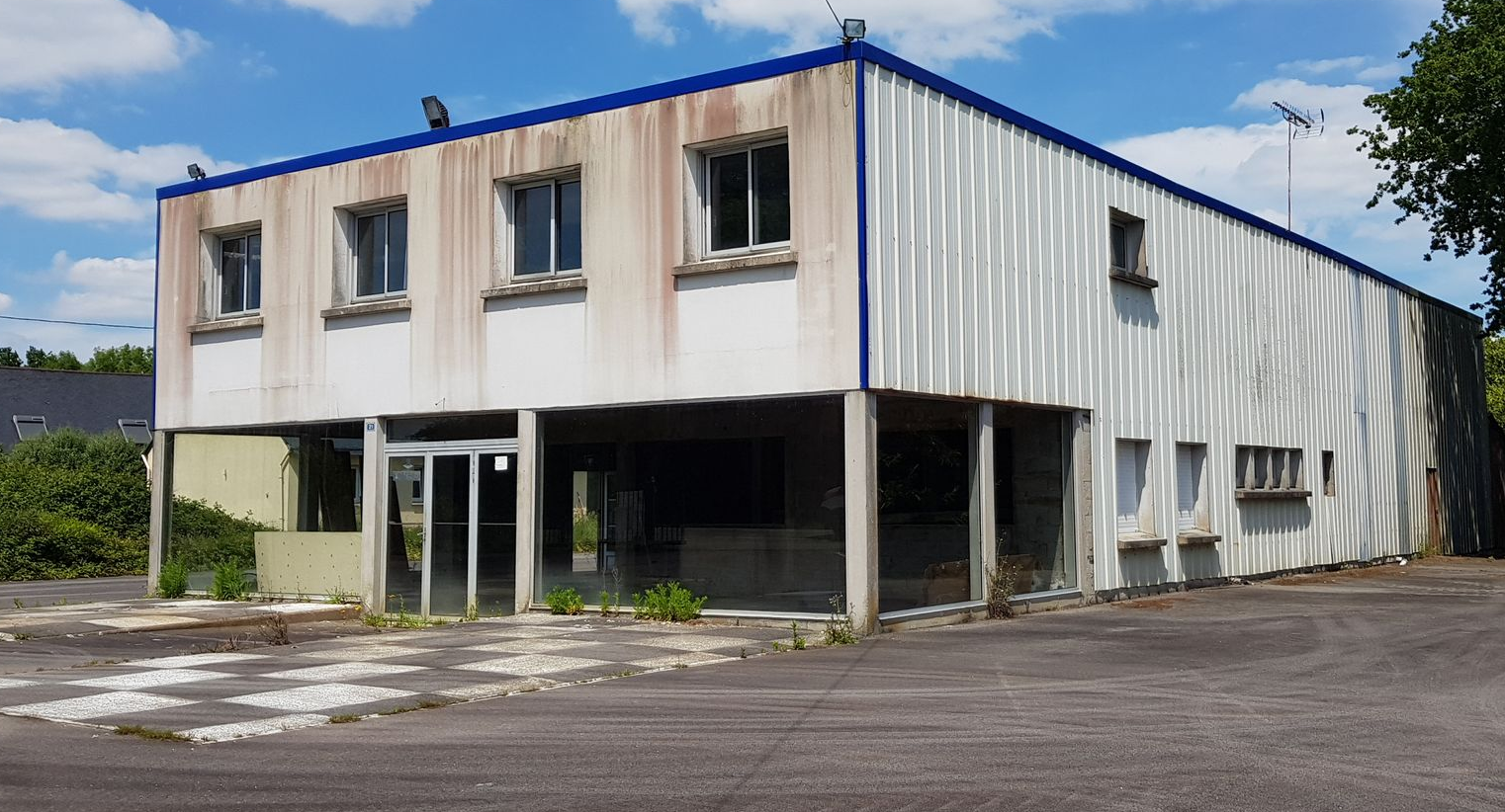 Avant transformation d'un bâtiment commercial