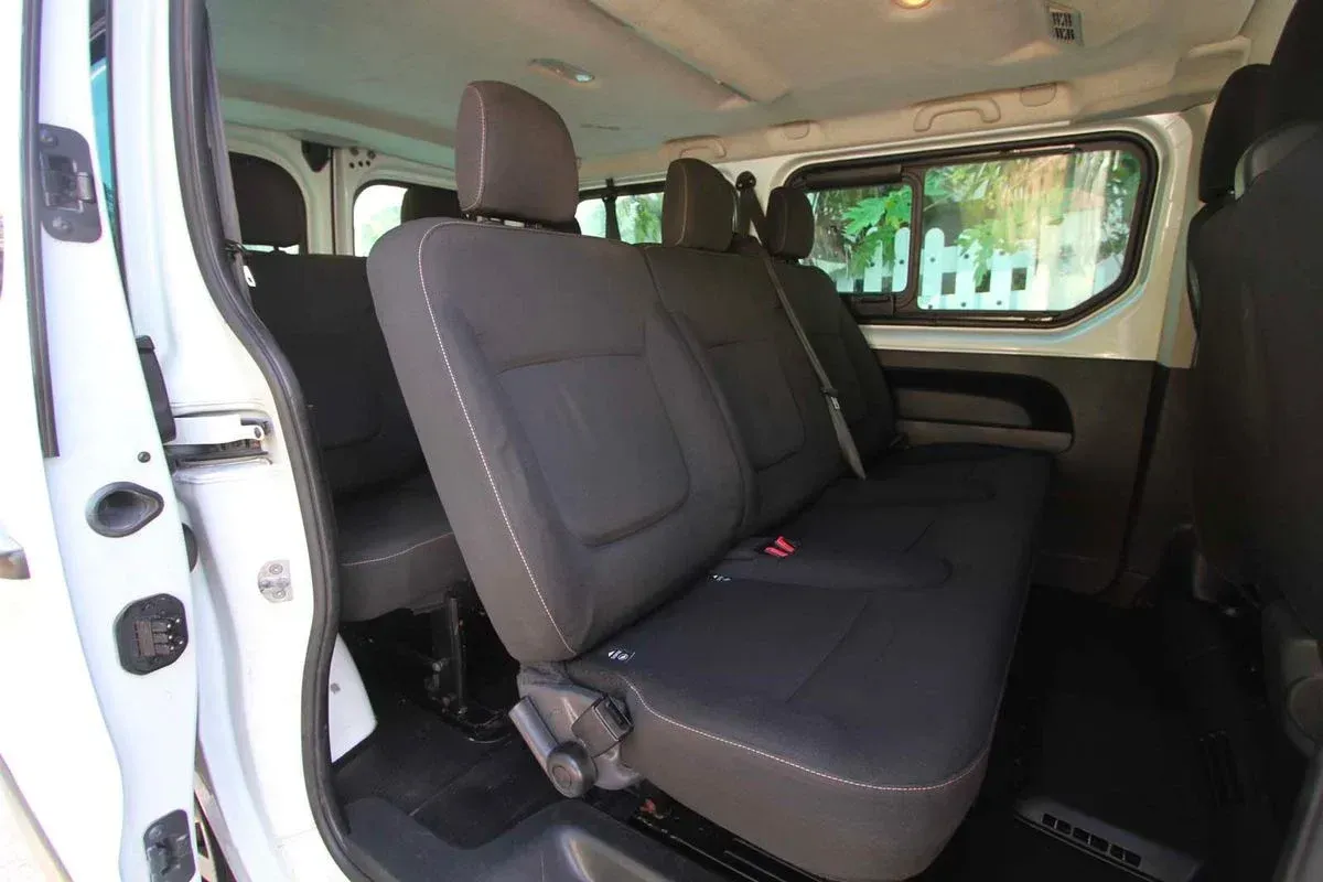 Intérieur d'un véhicule 9 places