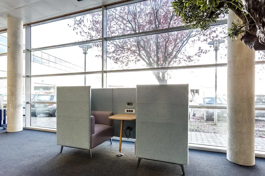 Présentation de cloison dans un showroom