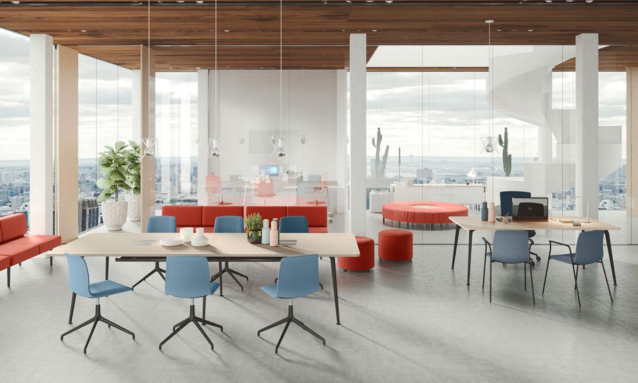 Bureaux simples avec mobilier bleu et rouge