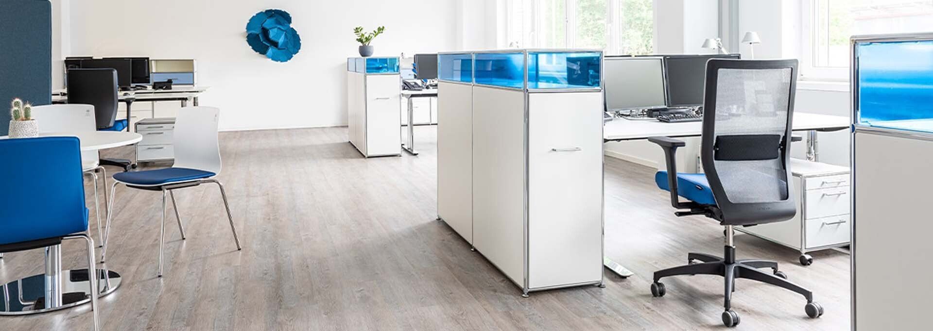 Bureau open space moderne et lumineux