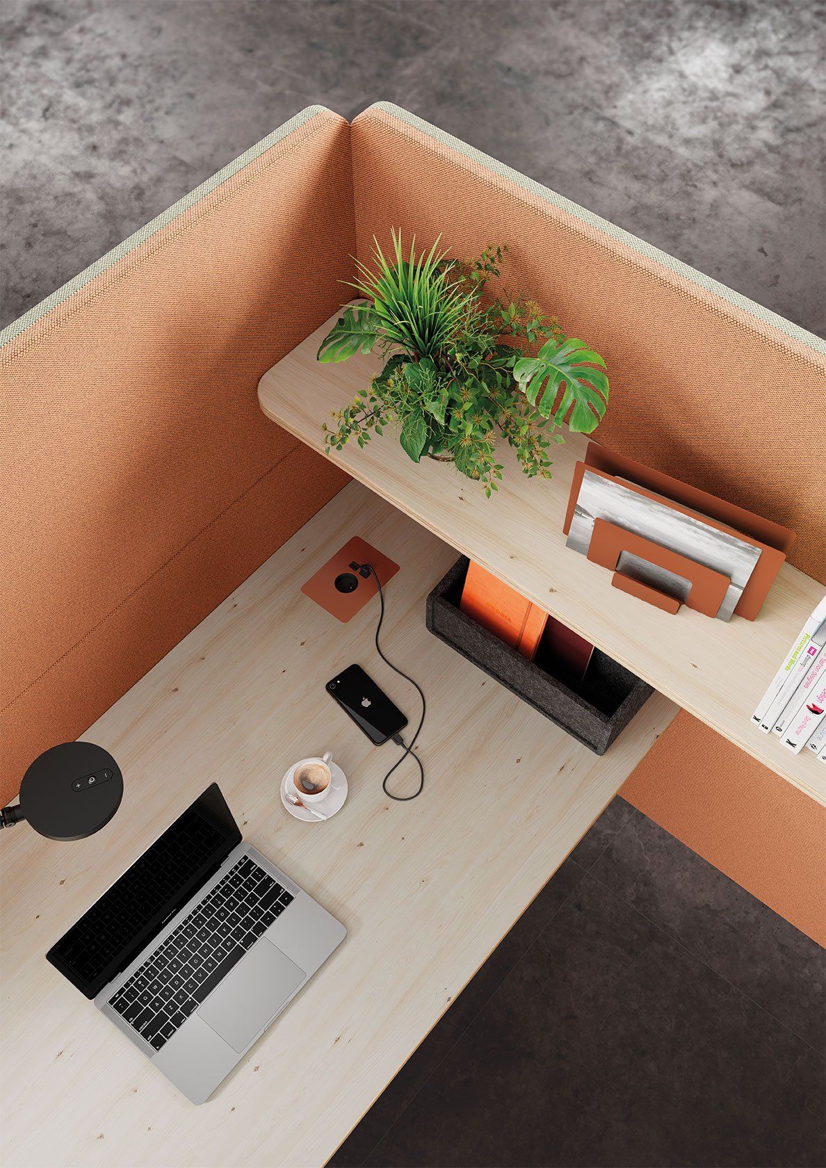 Petit bureau avec paroi orange et plante vu du dessus