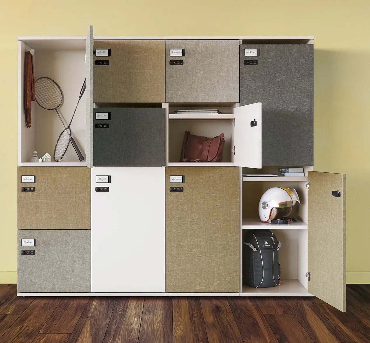 Casiers avec affaires personnelles