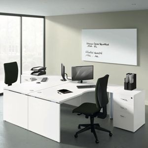 Bureaux blanc avec fauteuils