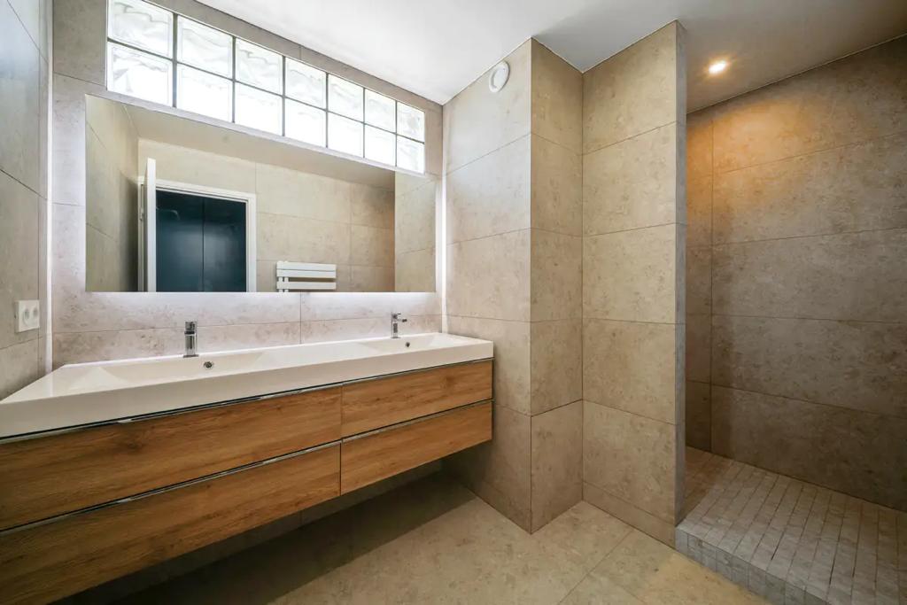 Conception de salle de bain - revêtement de sol et de mur