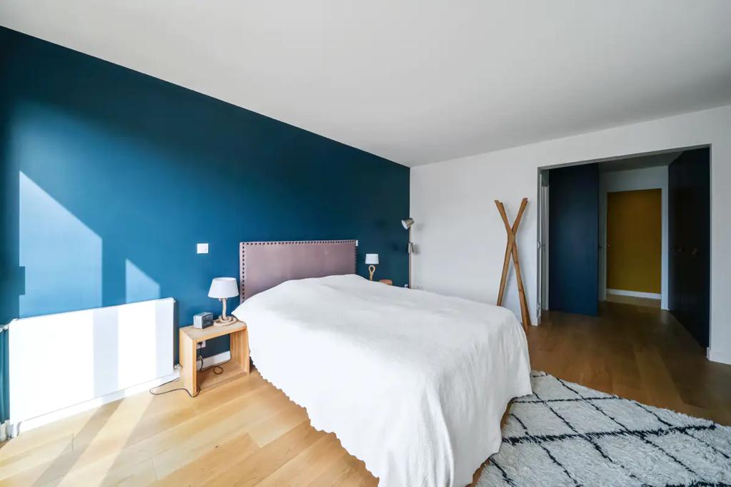 Pose de parquet et peinture murale
