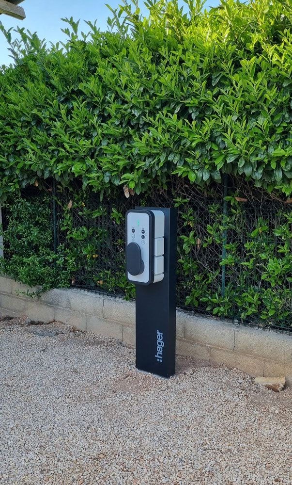 Borne de recharge dans une propriété privée