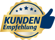 Ein gold-blaues Kundenempfehlungslogo mit einem Daumen nach oben
