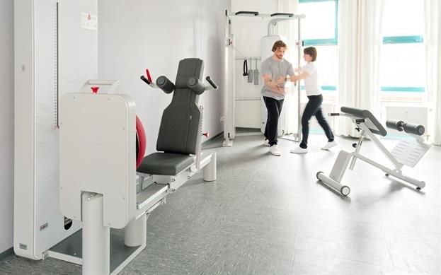 Physiotherapiepraxis Training mit Geräten Physiotherapiepraxis Training mit Geräten