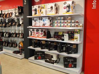 Una tienda con un cartel que dice información.