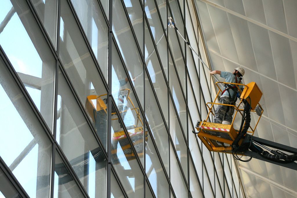 Fensterreinigen - Reinigungen Tschanz