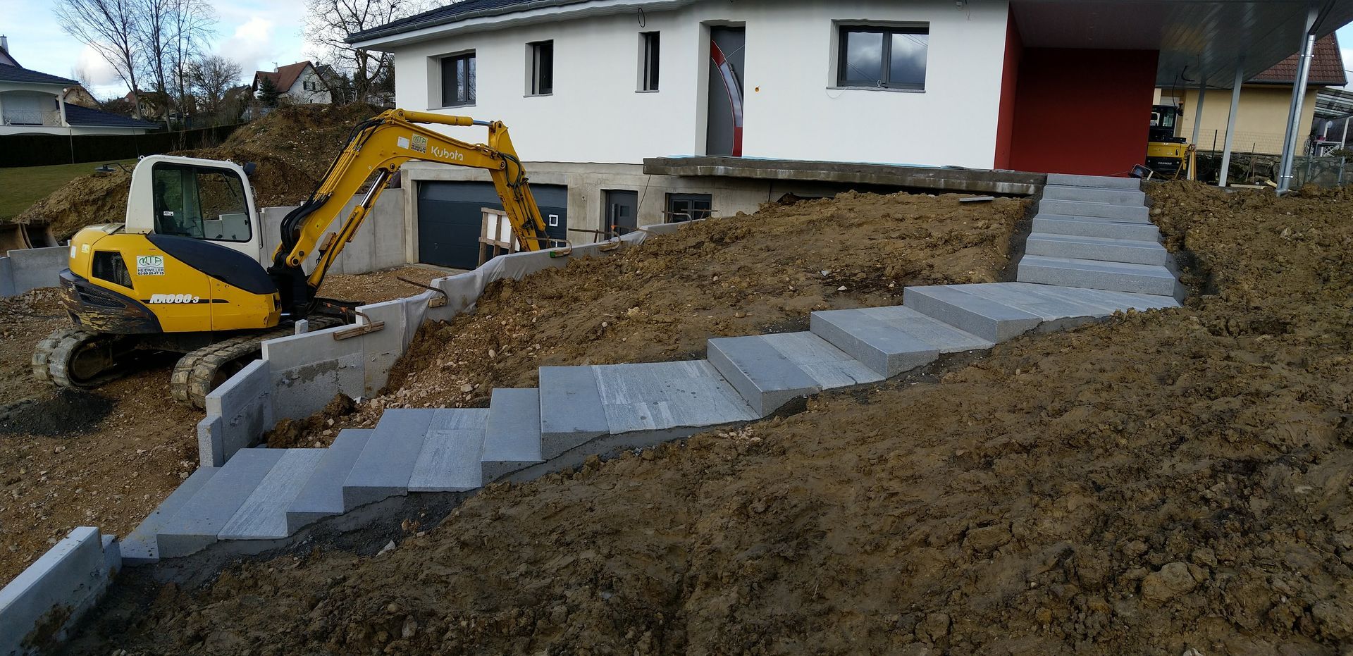 Aménagement extérieur bloc marche et pose de murs en L