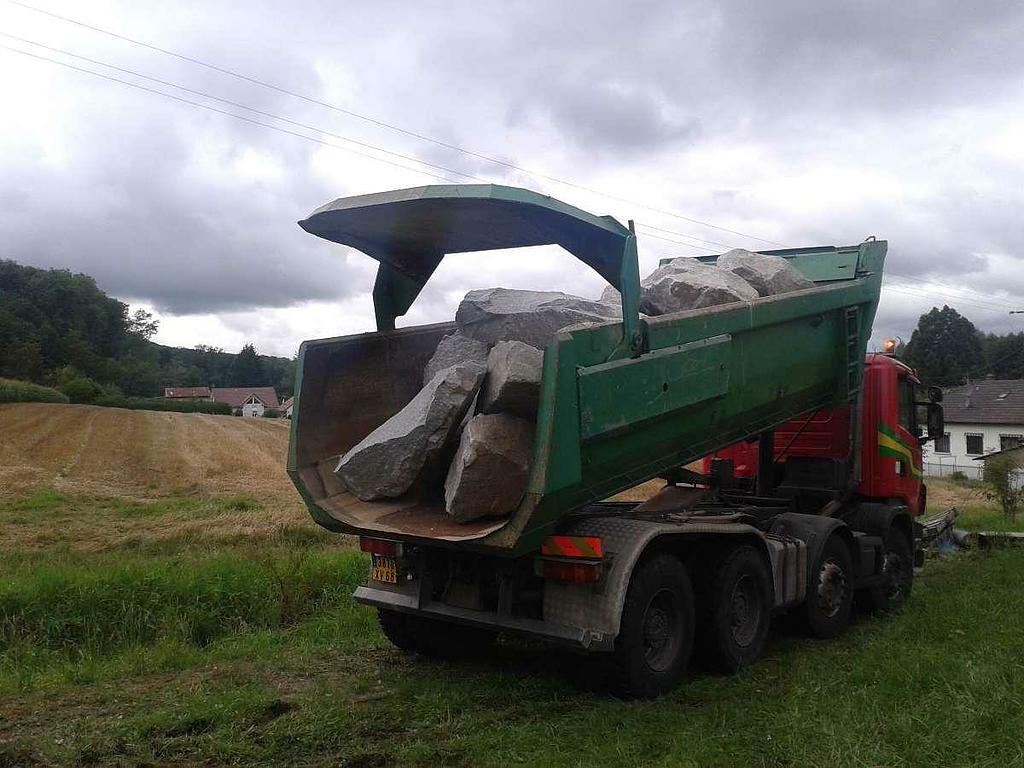 Enrochement dans benne M.T.P