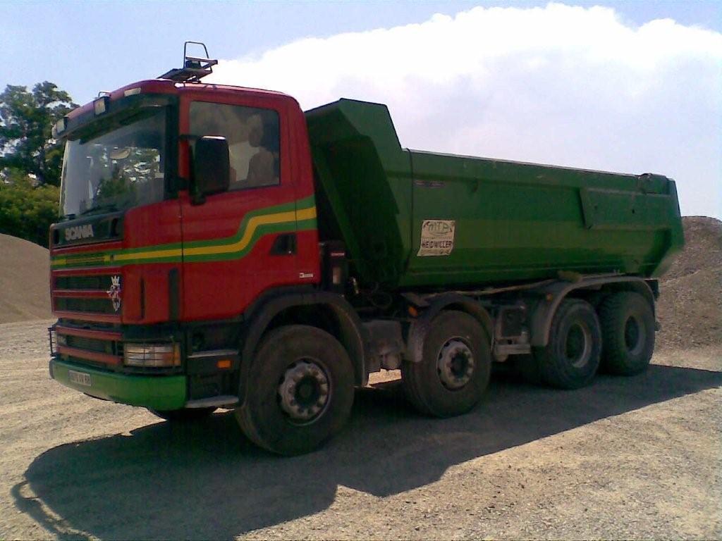 Camion rouge et vert