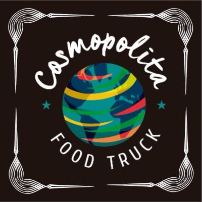 Logotipo del food truck Casanopoliia con globo terr&aacute;queo colorido y letras blancas sobre fondo negro.