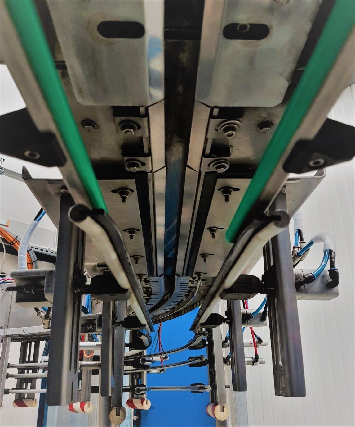 Lufttransport für Kunststoffflaschen - PAXONA AG - Wolfwil