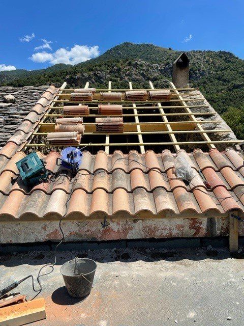 Mise en place de tuiles pour réaliser une toiture