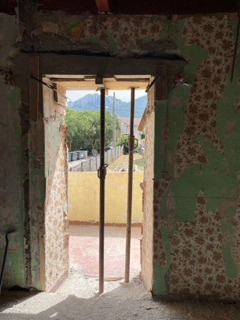 Porte de maison en construction