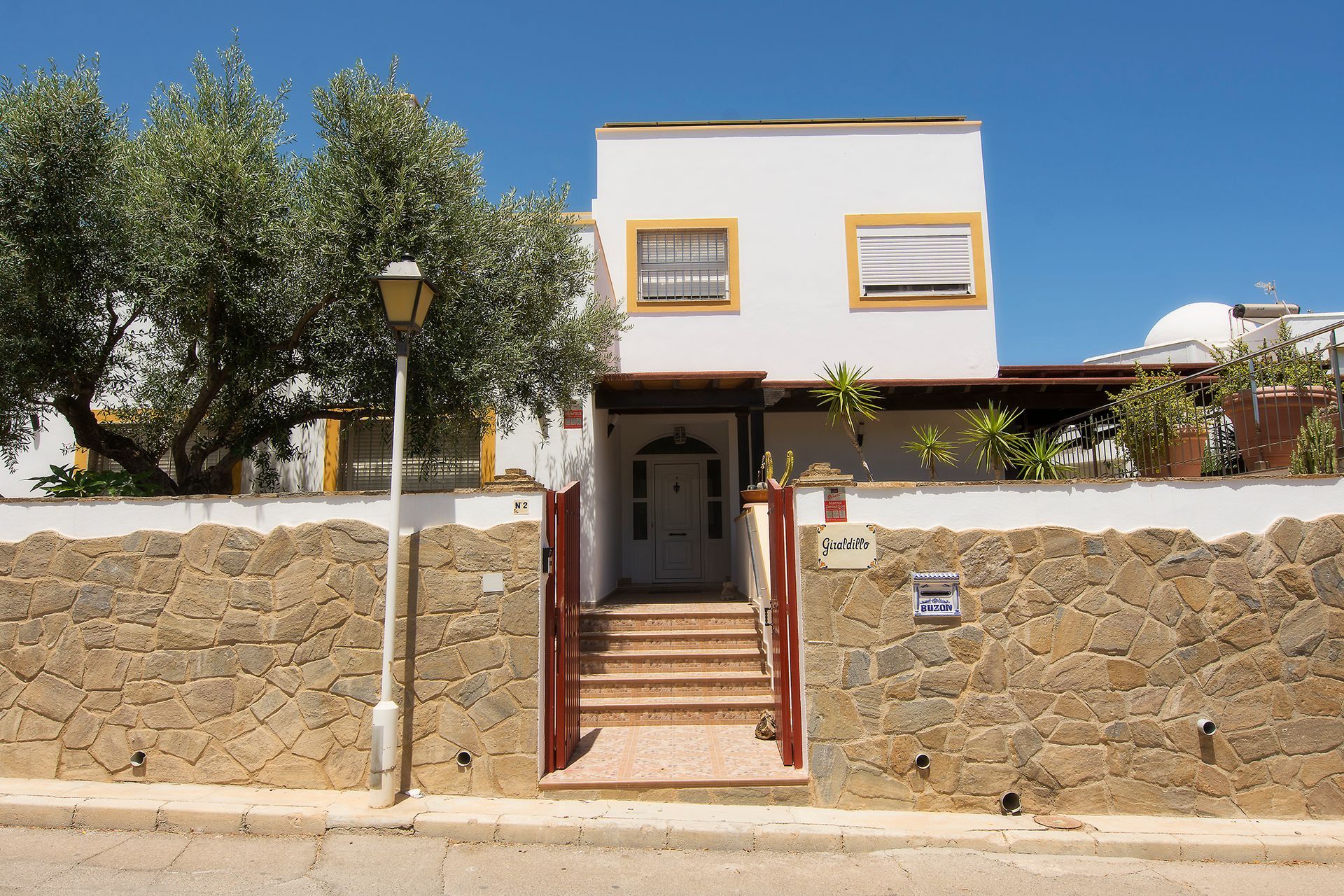 CHALET EN CARBONERAS