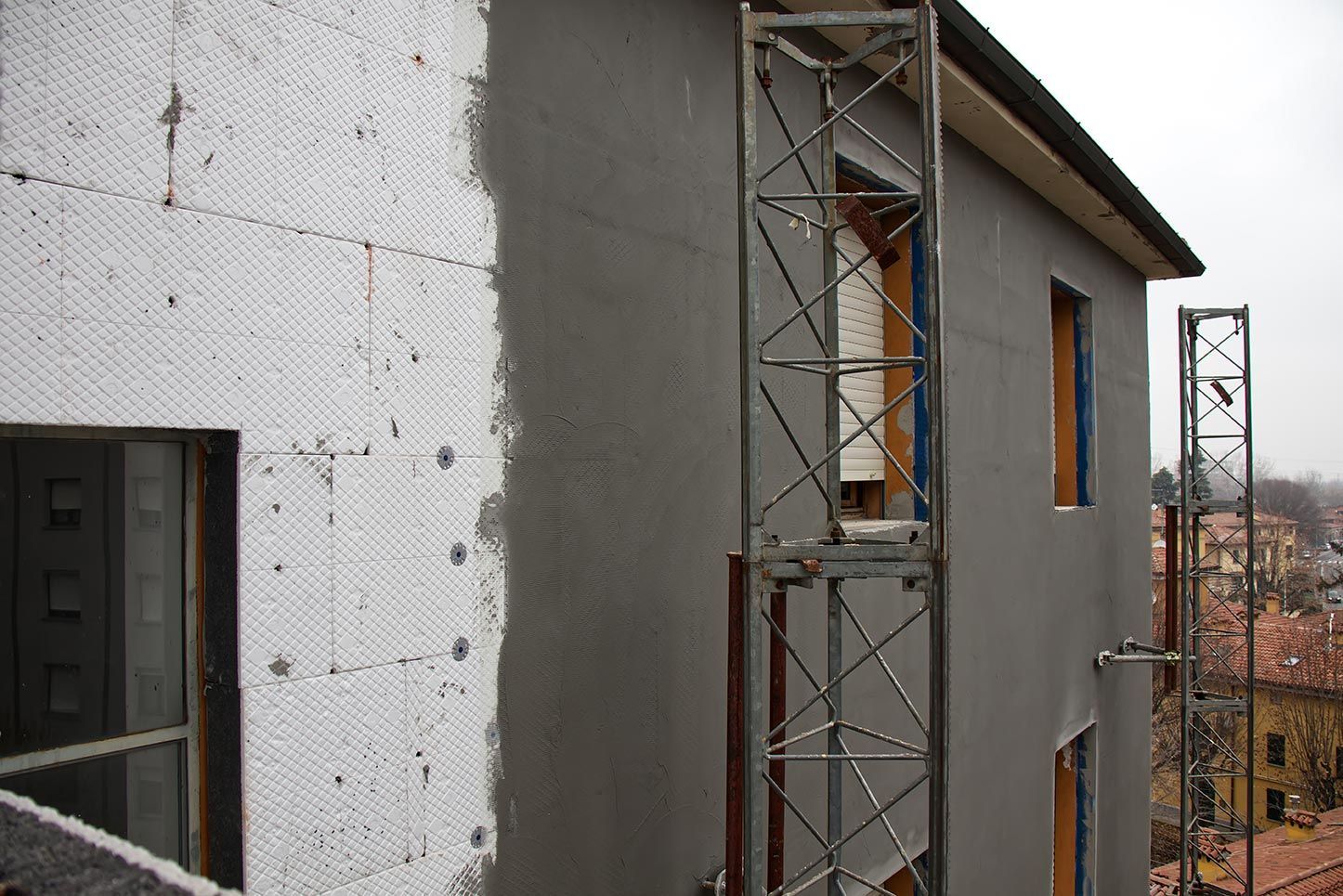 Maison en cours de pose d'enduit