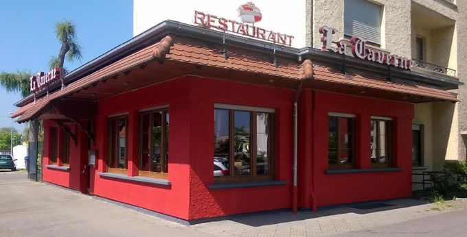 Facade - La Taverne