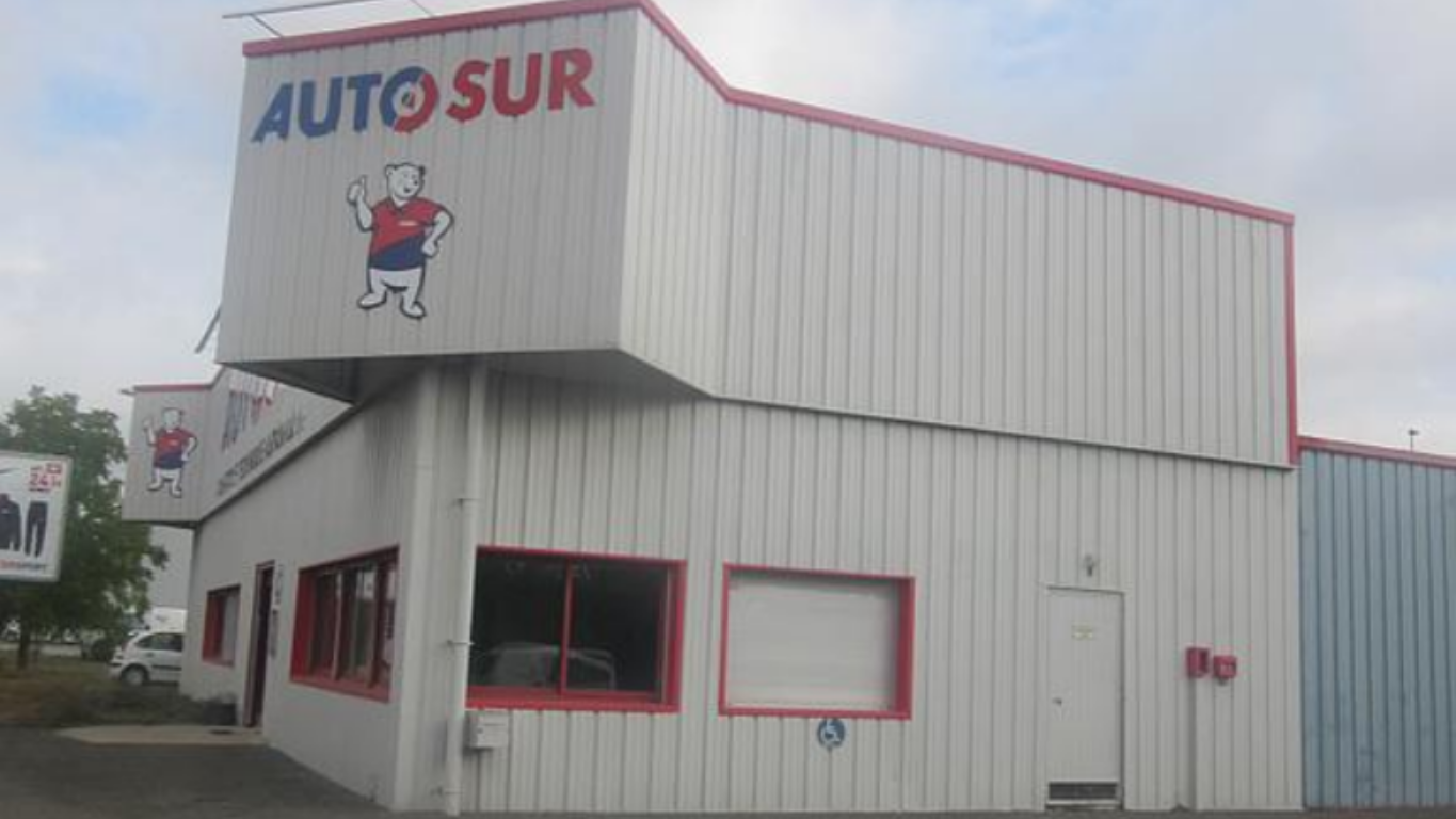 Centre de contrôle technique Autosur photographié depuis l’extérieur.