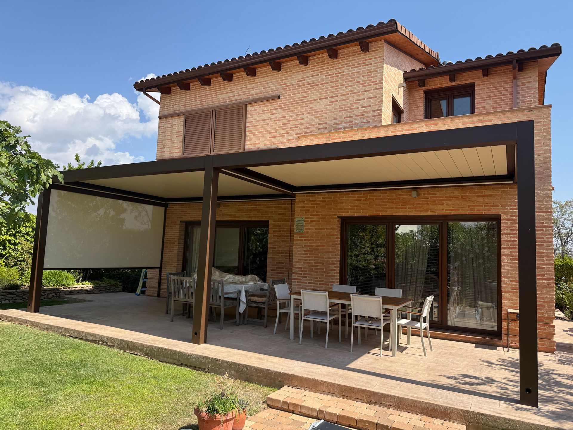 Pérgolas bioclimáticas a medida en Madrid y Toledo. Pérgolas con forma en Madrid y Toledo