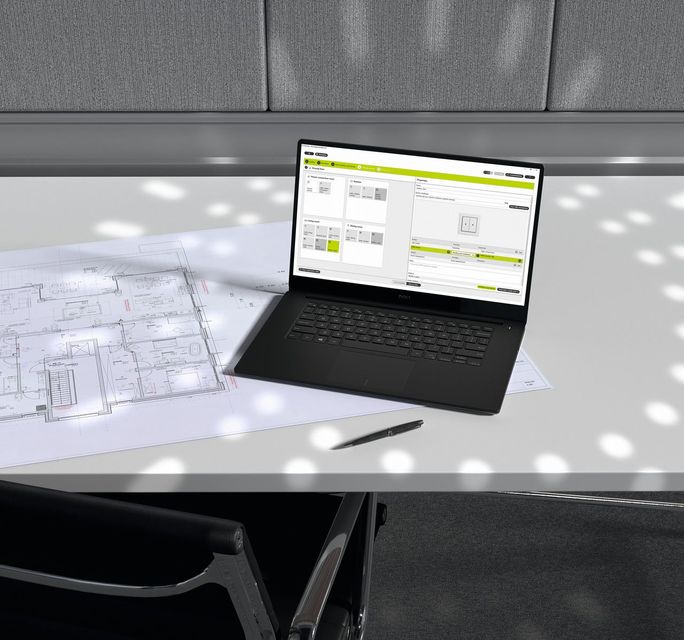 Tablet zur Planung Elektroinstallation mit dem Gira-Home-Assistenten
