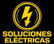 Logotipo de Fernando D&aacute;vila Jacobs con un rayo dorado y la palabra &ldquo;Electricista&rdquo; sobre un fondo negro.