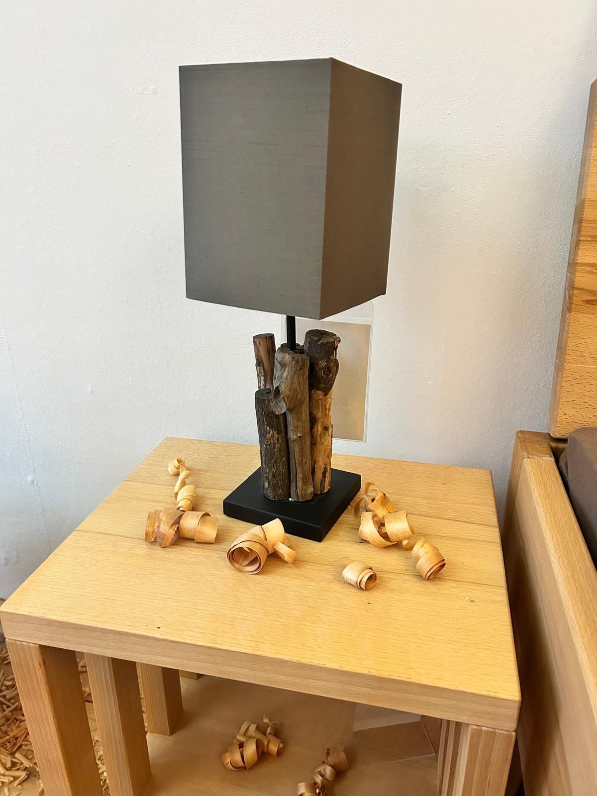Nachttischlampe