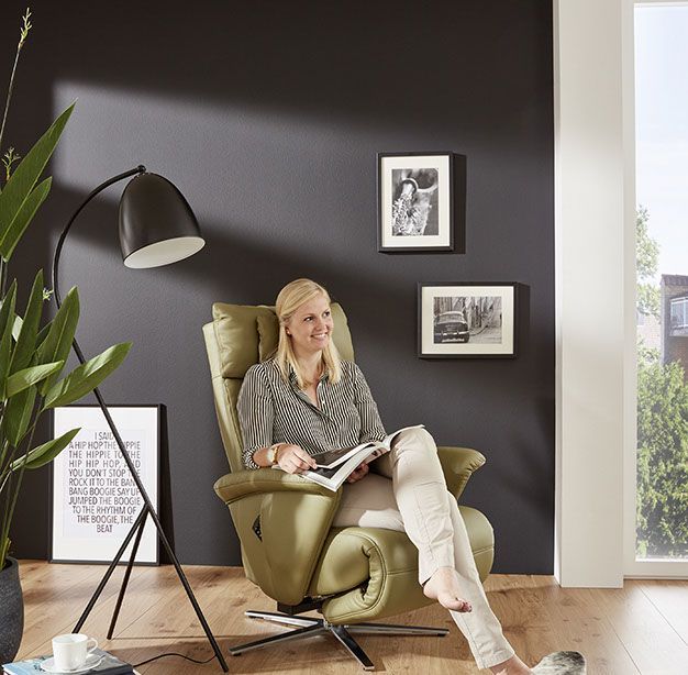 Funktionssessel mit verstellbarerem Fußteil und Lehne 