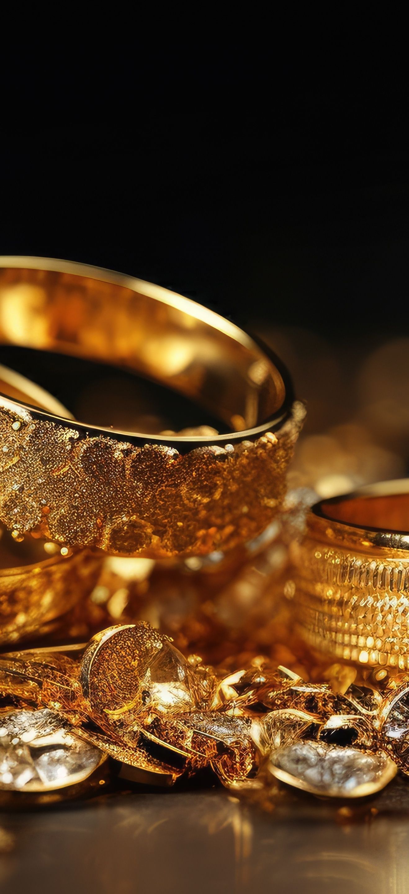 Une bague en or avec des diamants