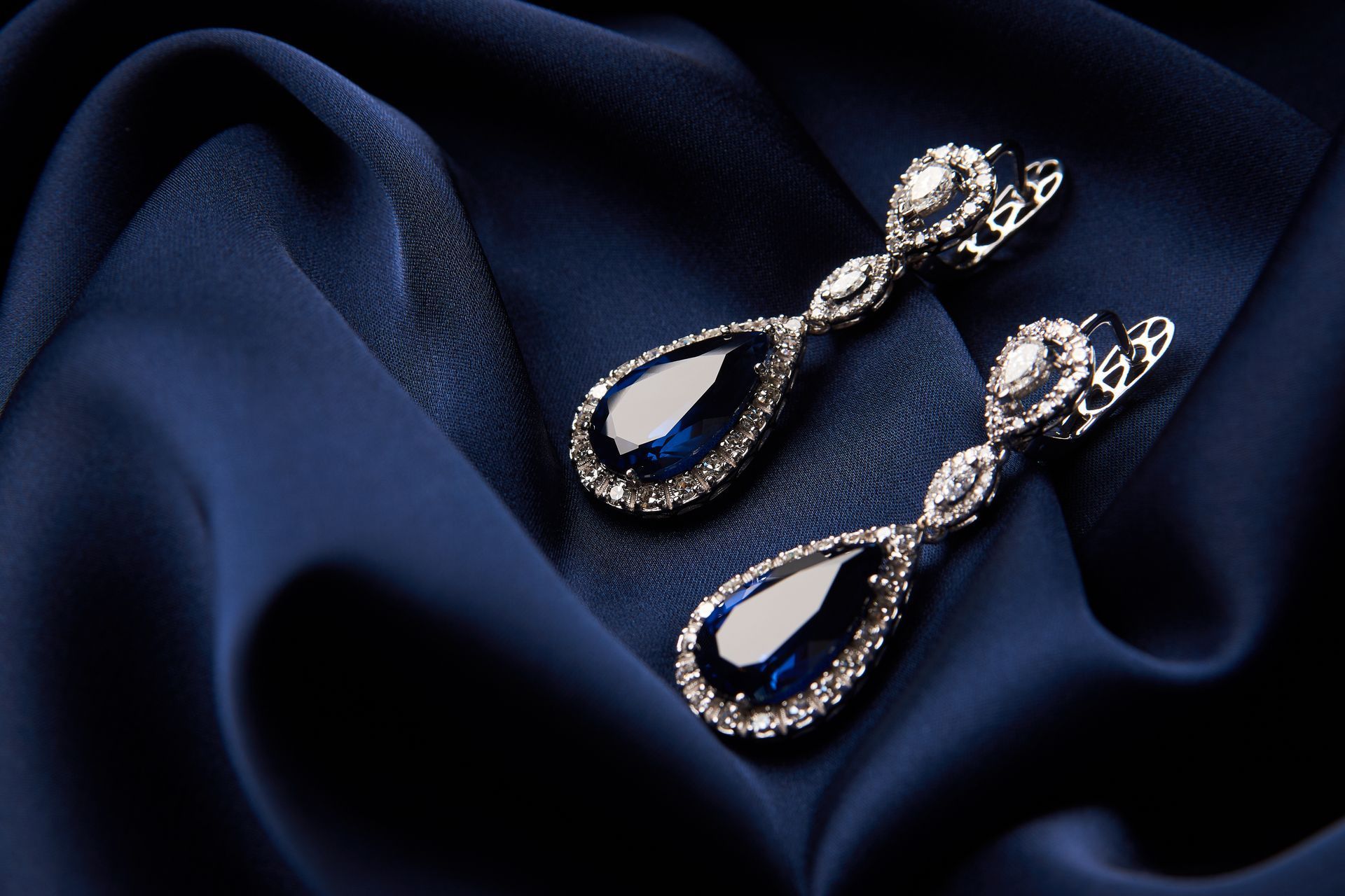 Des boucles d'oreilles en argent