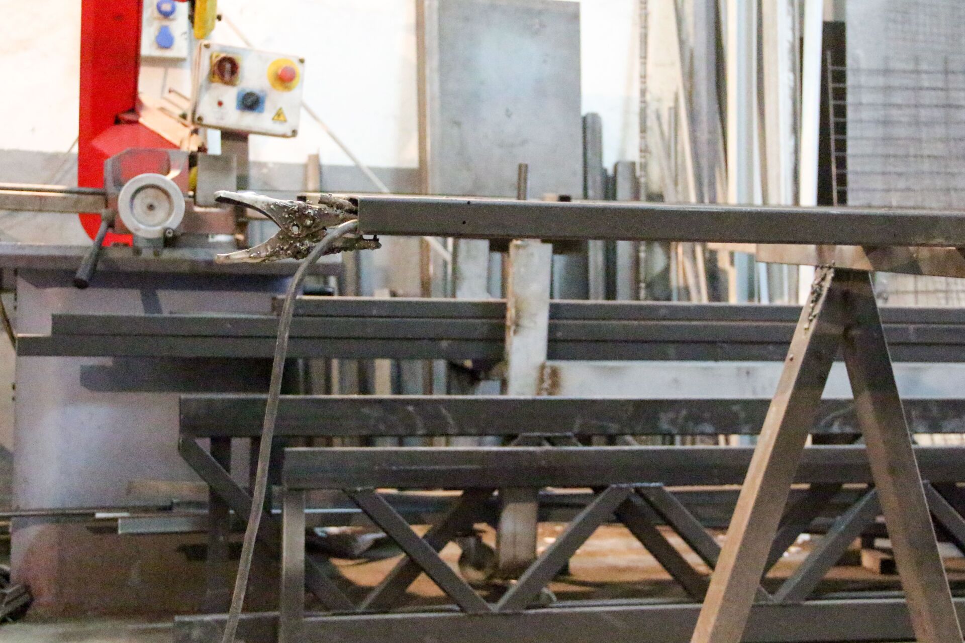 Puertas de hierro y cristal en Madrid sur Cerrajería Vefergal