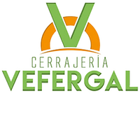 Logotipo de "Cerrajería Vefergal", una empresa de cerrajería, que presenta una "V" verde sobre un arco naranja.