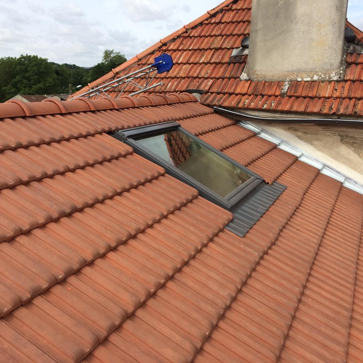 Couverture avec fenêtre de toit